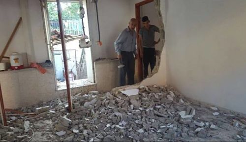 Un Palestinien de Jérusalem occupée obligé de démolir sa maison pour éviter les amendes (vidéo)